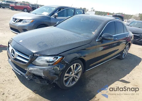 2016 Mercedes-Benz C 300 Luxury/Sport z USA, uszkodzony, nr VIN 55SWF4JB2GU157152